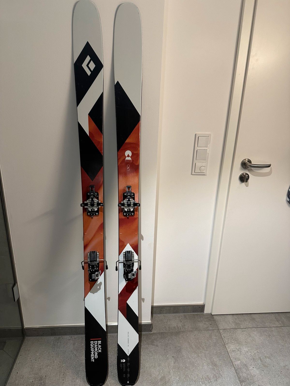 VERHUUR - Black Diamond Helio Carbon 95 (176cm) + Plum Dahu Rental + Pomoca vellen - Mountain Lab